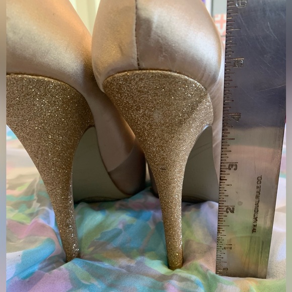 Champagne Gold Pumps - Picture 10 of 11